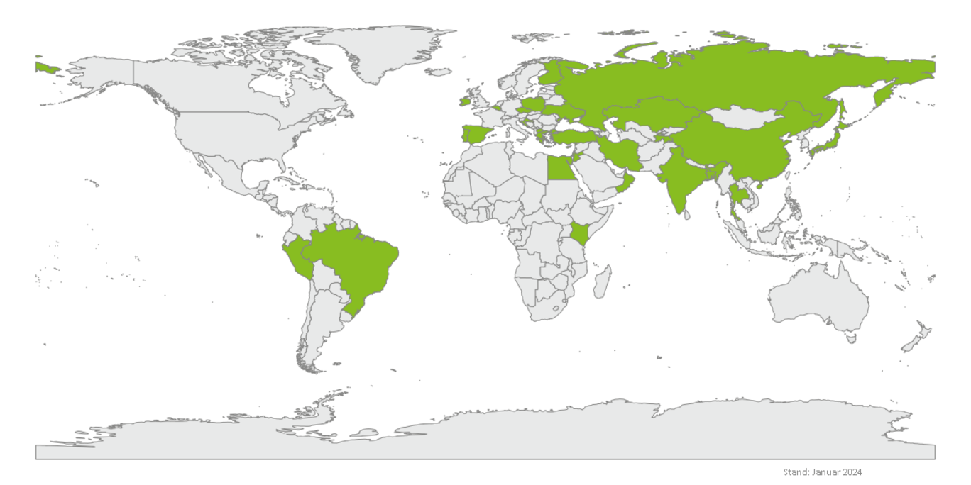 A world map with green-colored countries showing the countries of origin of IAESTE students at the HSZG.