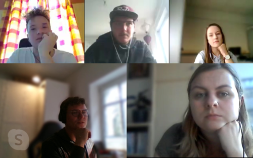 Screenshot einer Videokonferenz mit fünf Teilnehmenden