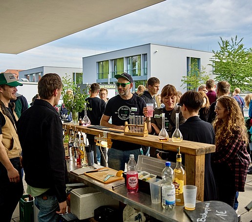 Students, alumni and employees at the get-together