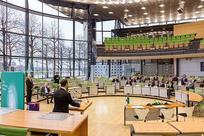 Impressions of the signing of the target agreement