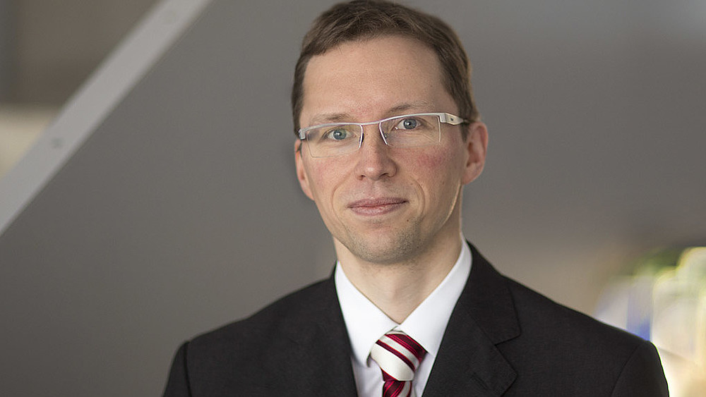 Prof. Kornhuber smiles into the camera.
