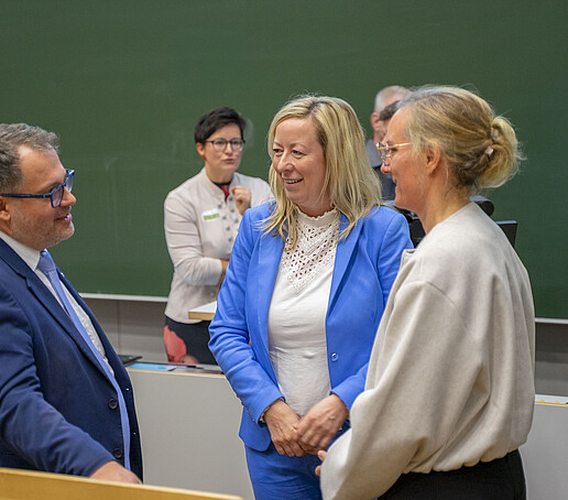 The Rector and the Vice President in conversation with a guest.