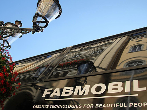 Close-up of a street lamp with the Fabmobil lettering in the background on the Zittau market square