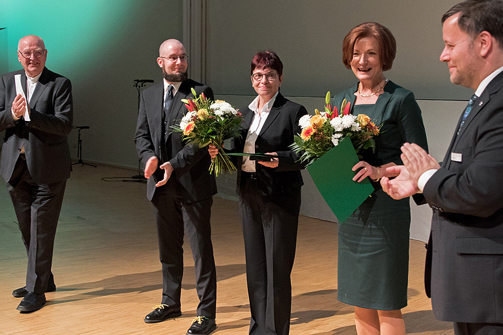 Übergabe DSW Verdienstmedaille (v. l. Prof. Dr. Rudolf Pörtner, Andreas Spranger, Karin Hollstein, Monika Niehues, Martin Richer)