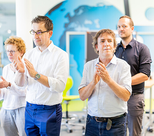Die ausgezeichneten Teams aus Witzenhausen und Marburg präsentierten ihre Schulmodelle und nahmen die Preise des DLR-Preises 2026 entgegen. Bilder: Carla Schmidt