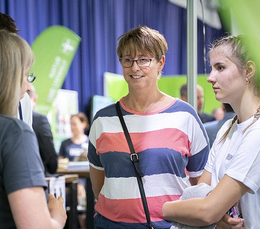 Visitors get advice.