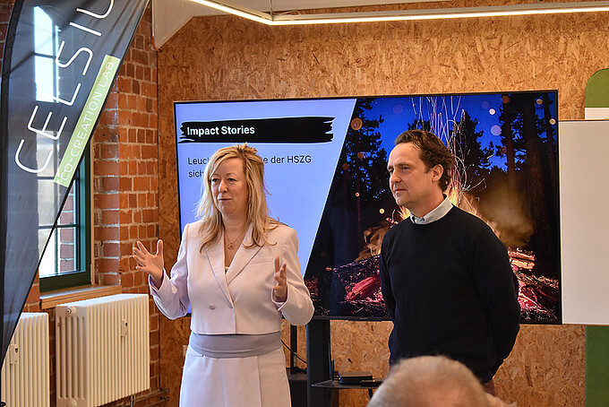 Vice President and Mr. Ganß give a presentation to the participants.