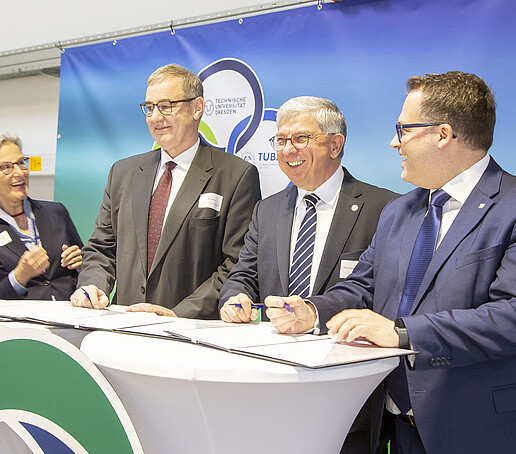 (from left to right:) Prof. Ursula Staudinger, Rector of TU Dresden, Prof. Uwe Götze, Vice-Rector for Transfer and Continuing Education at TU Chemnitz, Prof. Klaus-Dieter Barbknecht, Rector of TU Bergakademie Freiberg and the Rector of Zittau/Görlitz University of Applied Sciences Prof. Alexander Kratzsch