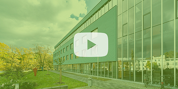 Hochschulgebäude der HSZG mit grünen Overlay