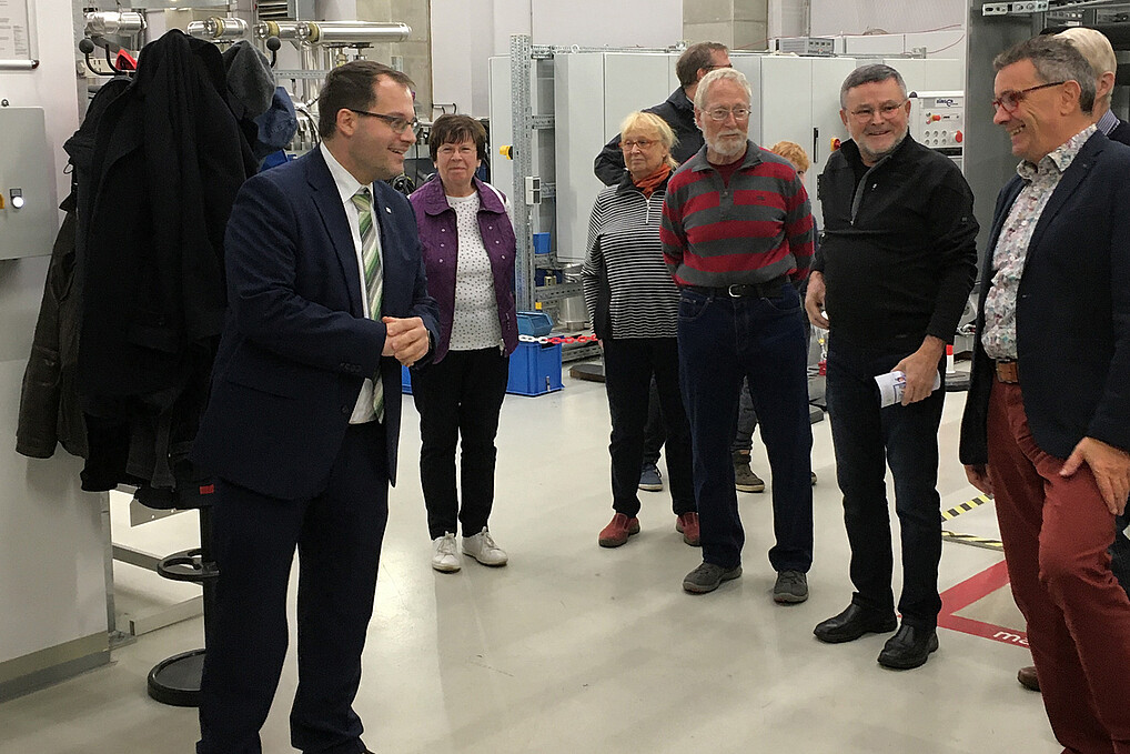 A group of people in the Zittau power plant laboratory