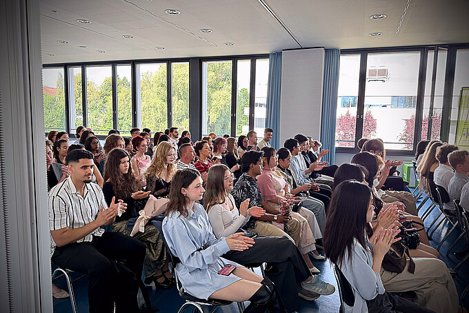 Scenes from the graduation ceremony at the Preparatory College of the Zittau/Görlitz University of Applied Sciences: Graduates watch the ceremony.