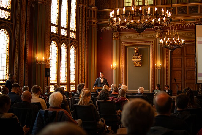 Mayor Zenker gives a welcoming speech at the lectern.