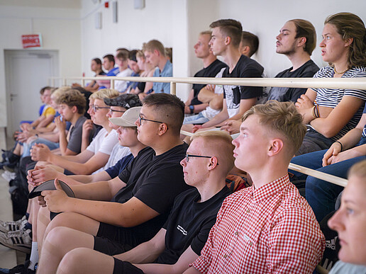 Dual students sit on seats in the high-voltage hall.