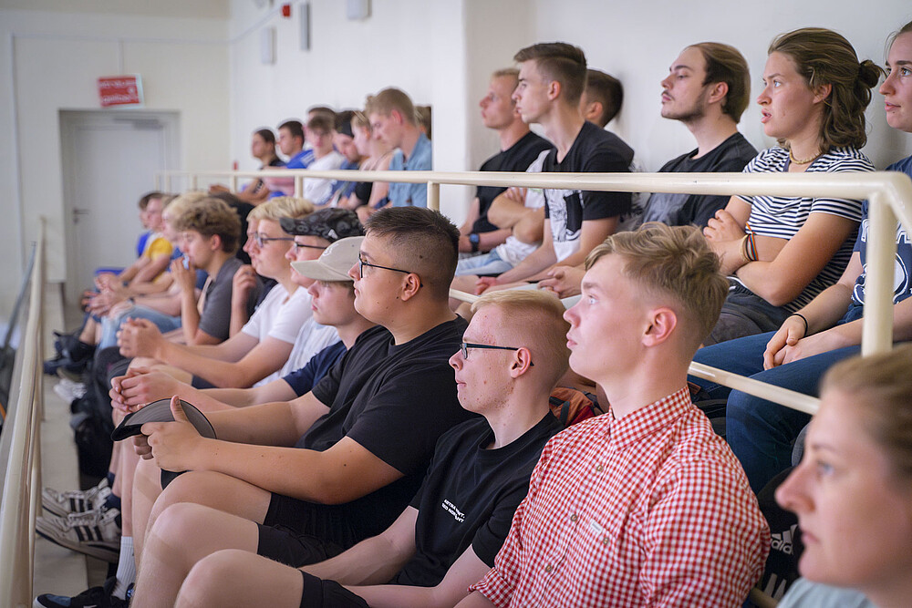 Dual students sit on seats in the high-voltage hall.