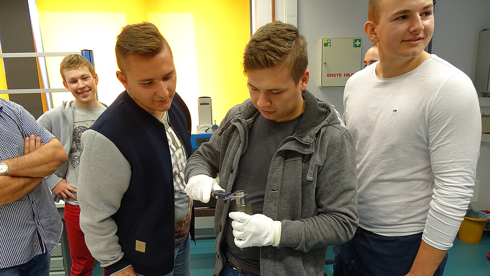 The Polish vocational students tried out the electronic caliper gauge, among other things