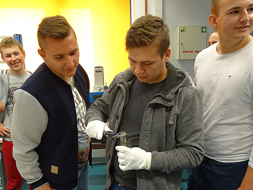 The Polish vocational students tried out the electronic caliper gauge, among other things