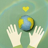 Bild zeigt zwei animierte Hände die eine Erde halten. Über der Erde befindet sich ein gelbes Herz, der Hintergrund ist grün mit einem Regenbogen.