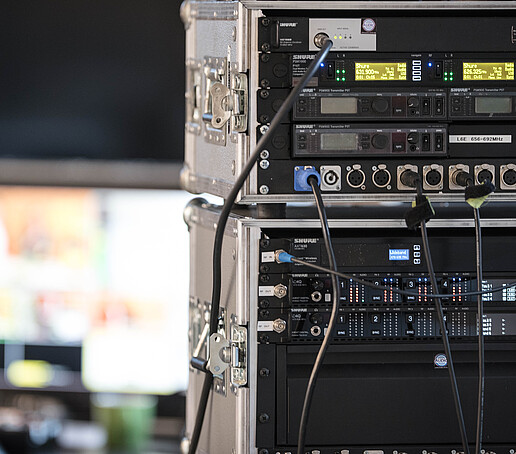 Sound technology cube, a screen in the background