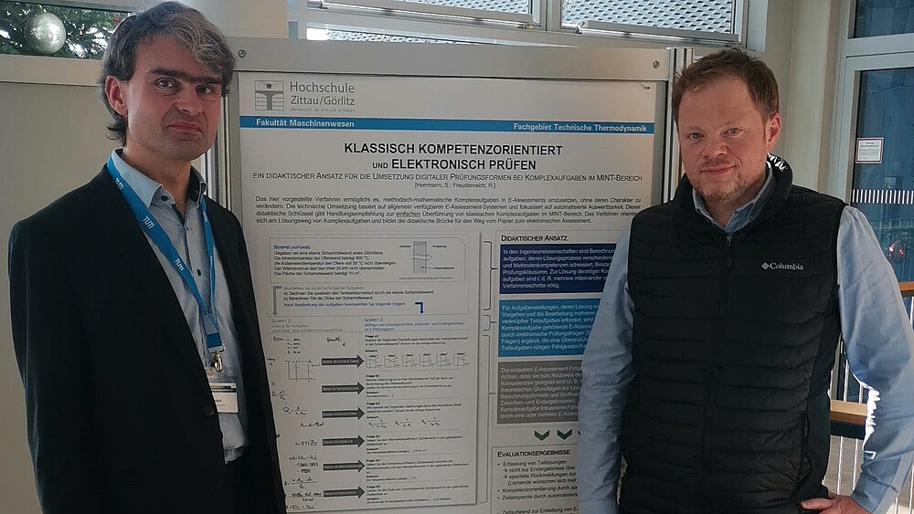 Dr.-Ing. Sebastian Herrmann (l., F-M) and Ronny Freudenreich, M.A. (ZWB) stand in front of a project poster.
