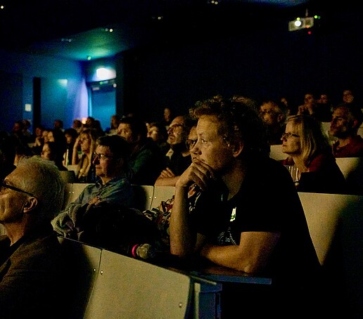 A photo of Dominik Eulberg's biodiversity show in the large lecture hall