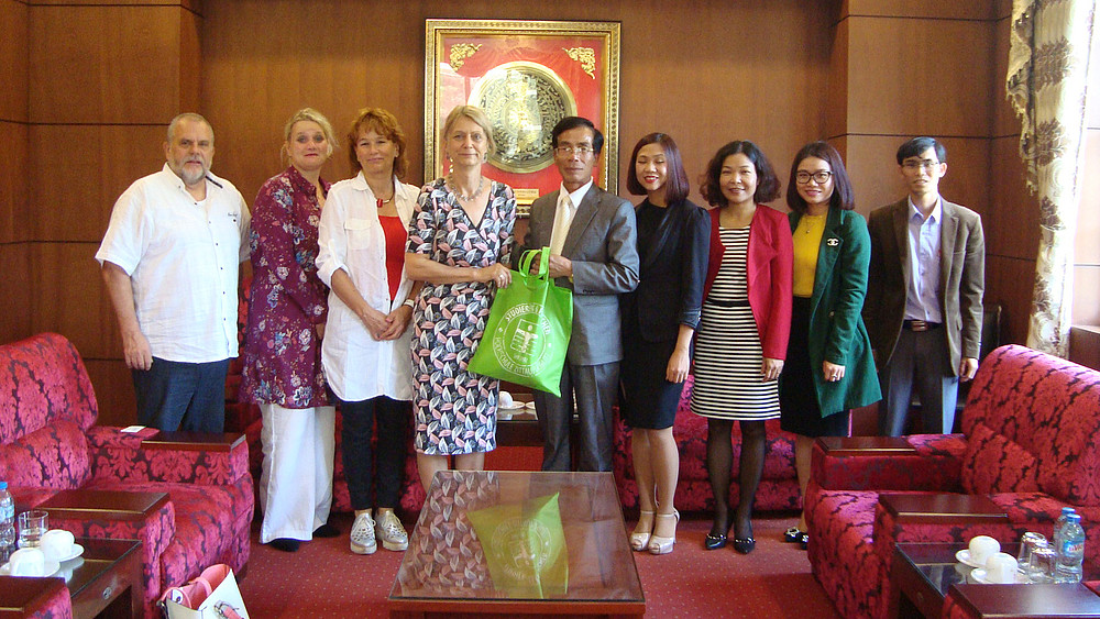 Reception of the delegation at Dalat University with the Vice President of the University, Prof. Dr. Nguyen Van Ket. Also present were representatives from the Department of Science & Cooperation and representatives from the fields of tourism and natural/environmental sciences