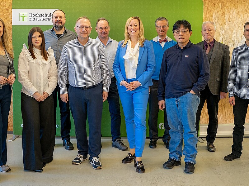 Gruppenfoto mit HSZG-Mitgliedern und TSMC und ESMC-Vertretenden.