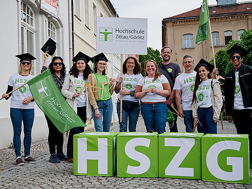 Kleidung kaufen heißt Verantwortung! Beim Friedensfest präsentierten sich Forschende des Projektes LaNDER³ sowie Studierende des Projektteams „Kleiderschrank 6.0“.