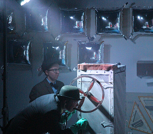 The Olsen gang cracks a safe.