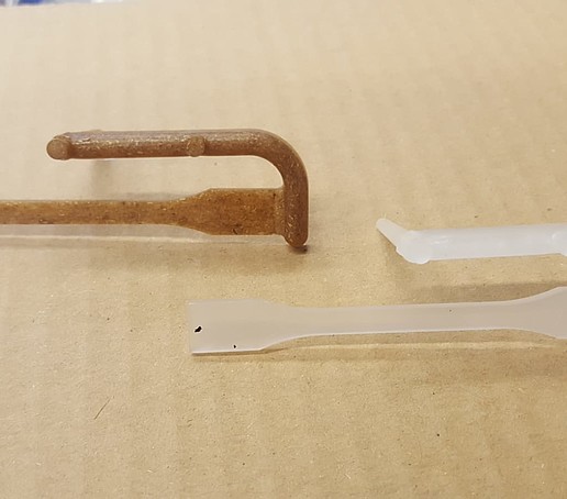 Test rod 100% PP (front) and test rod NFK (rear)