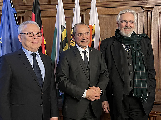 The Ambassador of Mongolia H.E. Dr. Birvaa Mandakhbileg and Prof. Matthias Theodor Vogt (left and right) visiting Mayor Ursu (center) at Görlitz City Hall.