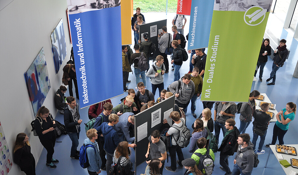 Arrival of the first-year students at the Peter-Dierich-Haus