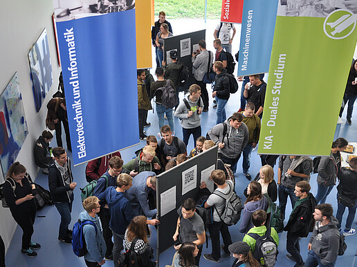Arrival of the first-year students at the Peter-Dierich-Haus