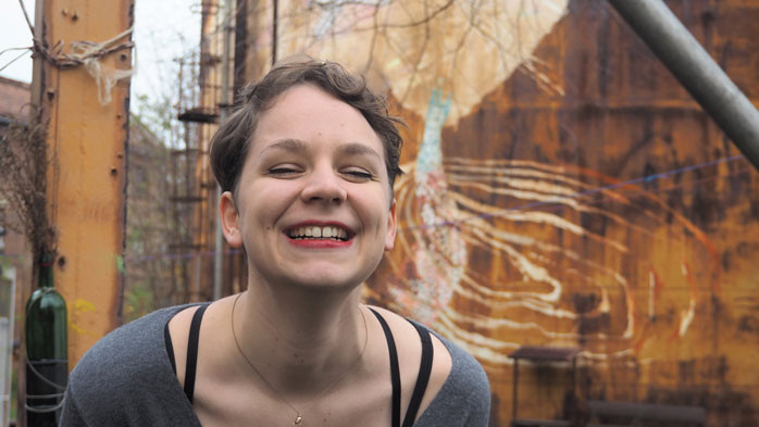 Studentin Ulrike Brantl ist neben anderen verantwortlich für die Kunstausstellung in der Grenzstadt Görlitz