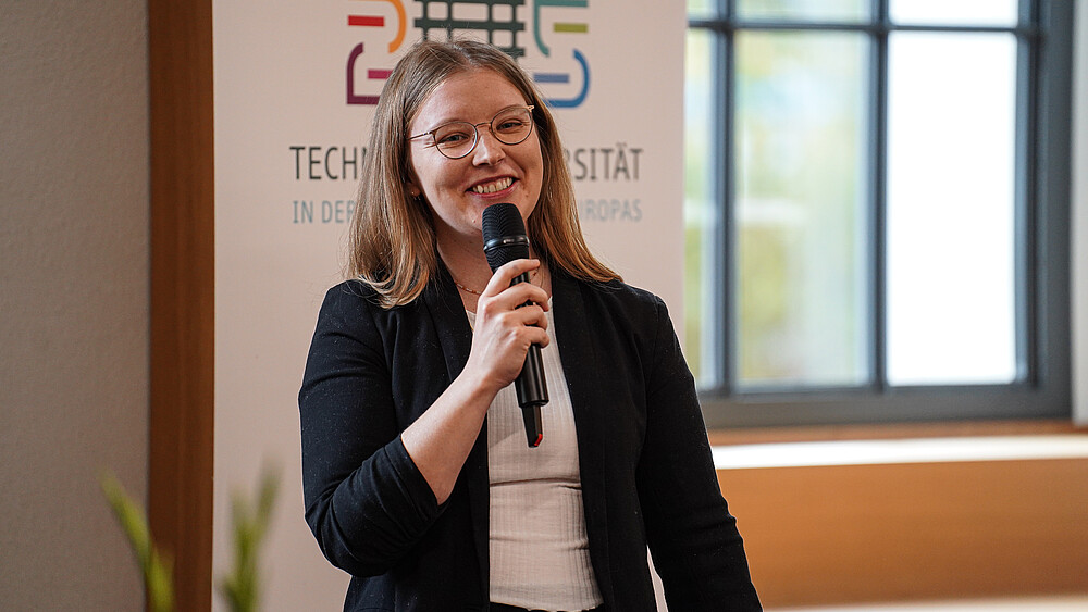 Prof. Dr. Sonja Schellhammer at the award ceremony at Chemnitz University of Technology.