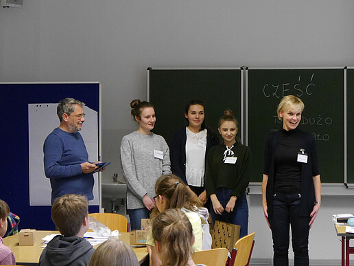 Together against language barriers - the HSZG team taught the pupils the basics of Polish