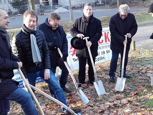 Start of construction for a fiber optic connection between the HSZG Vogtshof dormitory and the university network