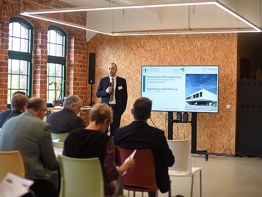 Matthias Kunick gives a presentation to a packed audience at Celsiuz.