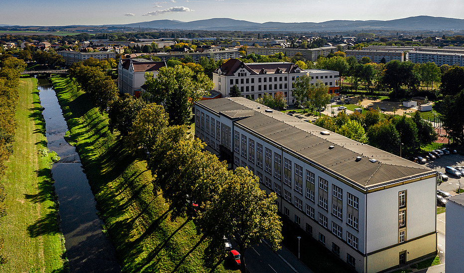 Foto: Tobias Ritz für HSZG Fakultät W von oben (Drohnenbild)