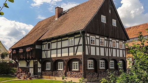 Umgebindehaus mit Oberlaube in Großschönau. Foto: Prof. Christian Schurig