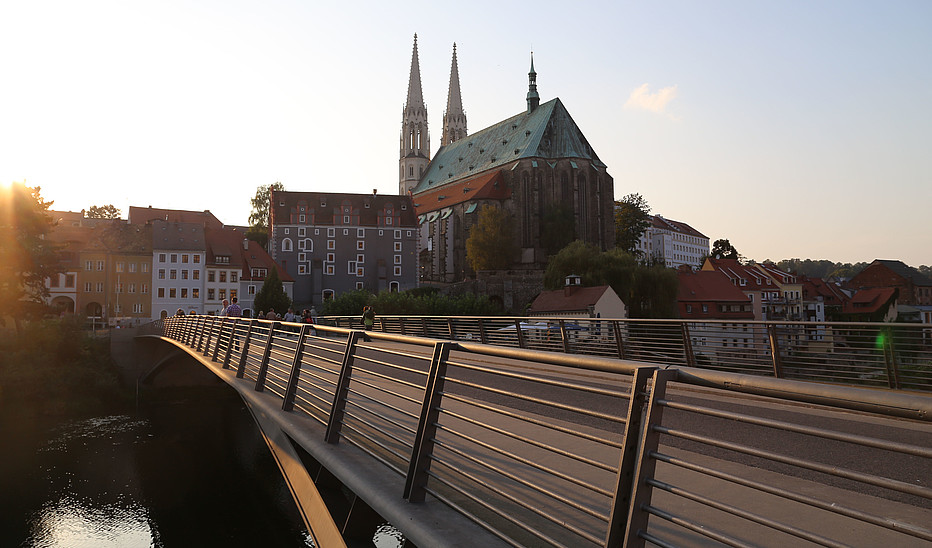 Foto: HSZG Die 2004 neu gebaute Görlitzer Altstadtbrücke zwischen Görlitz auf deutscher und Zgorzelec auf polnischer Seite ist ein Symbol für ein zusammenwachsendes Europa