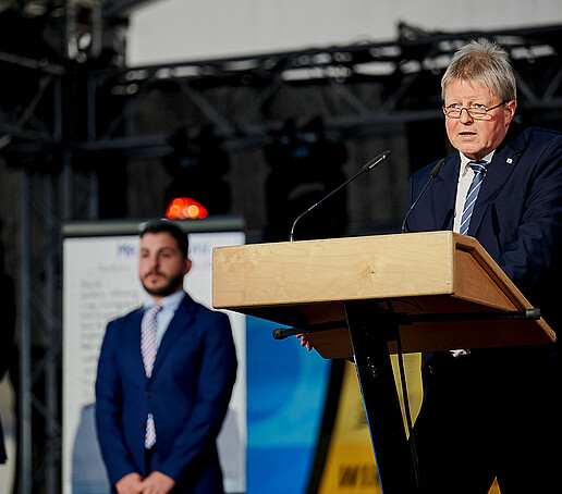 Dr. Stefan Kühne on stage