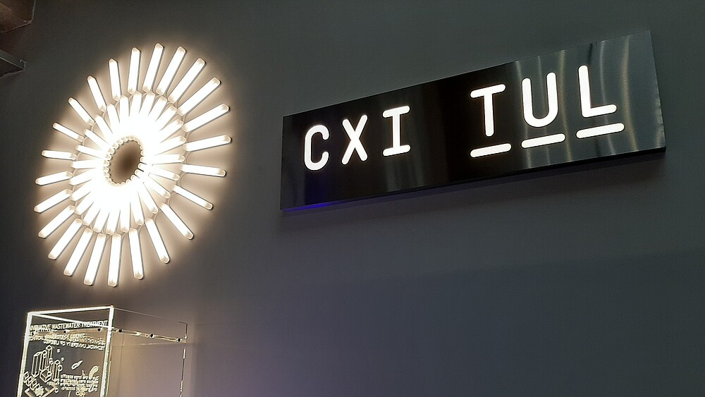Light tube and sign
