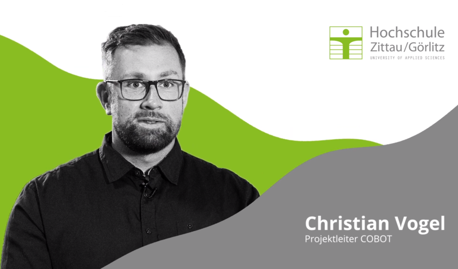 Foto: HSZG Christian Vogel beschäftigt sich im Projekt "COBOT" mit kollaborationsfähigen Robotern.