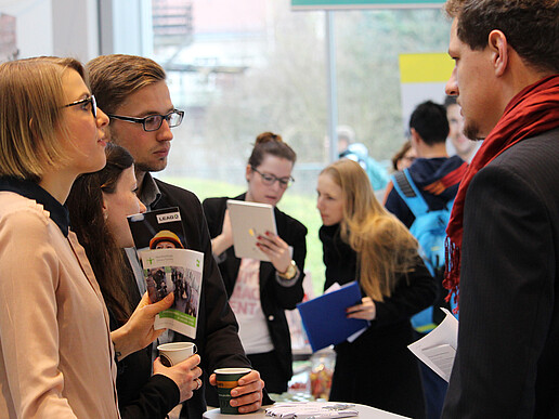 Initial contact with companies is always possible at the WANTED! job fair