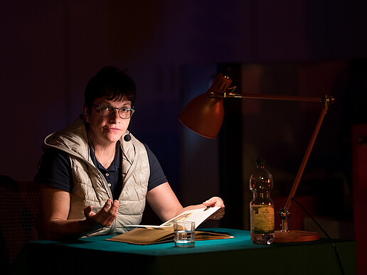 Karin Hollstein reads aloud.