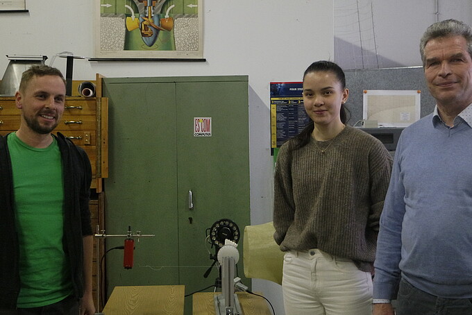 Felix Rothe, Helena Krüger and Ulrich Franz in the lab