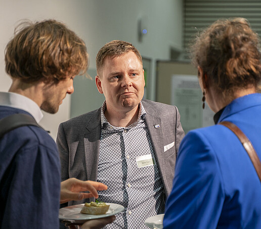 Guests are chatting.