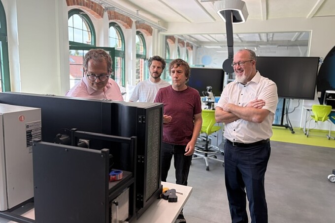 Presentation of the DLR_School_Lab by Dr. Thomas Fester and Christian Tiller.