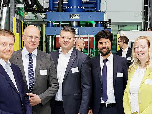 At the Technical Center (from left to right): Saxony’s Minister President Michael Kretschmer; Prof. Dr. Welf-Guntram Drossel (Executive Director of the Fraunhofer IWU); Thomas Zenker, Mayor of Zittau; Prof. Dr.-Ing. Sebastian Scholz, Director of the FKO; Prof. Dr. Sophia Keil, Vice President for Research, Transfer, and International Affairs at the Zittau/Görlitz University of Applied Sciences.