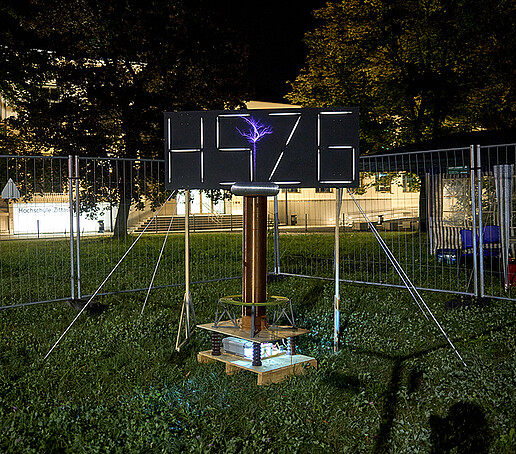 The HSZG logo shines brightly, a purple flash can be seen in the foreground.